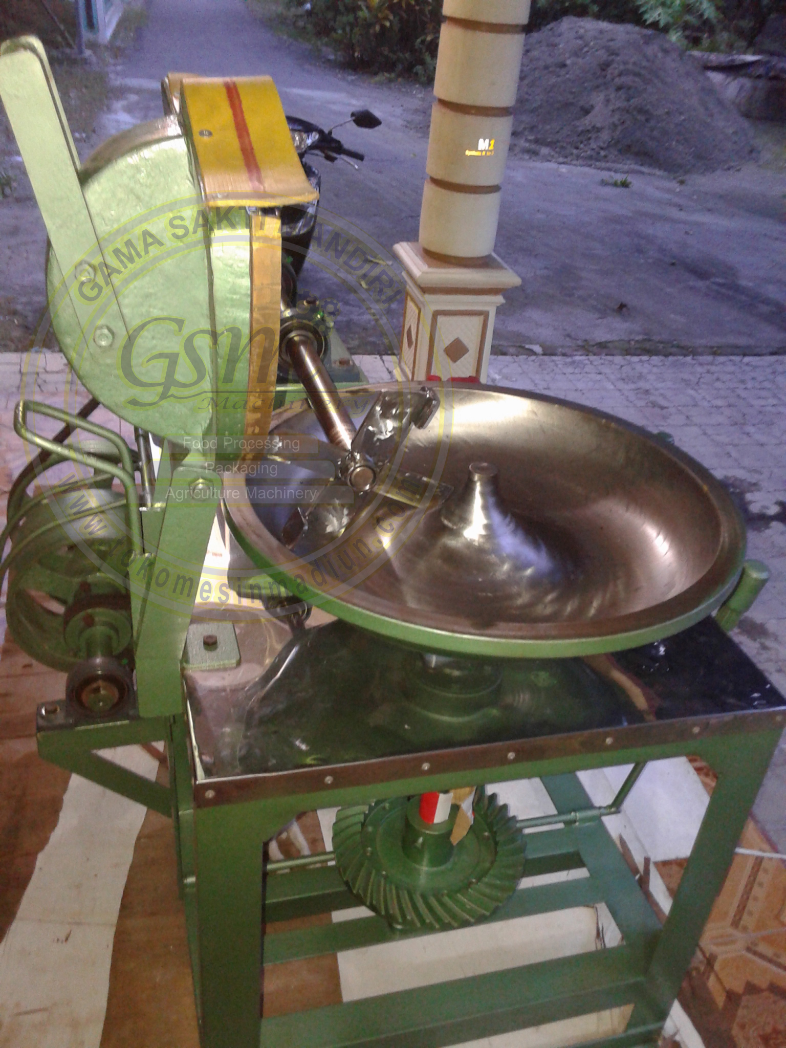 Mesin Giling Daging dan Mixer Adonan Bakso Hijau Diameter 